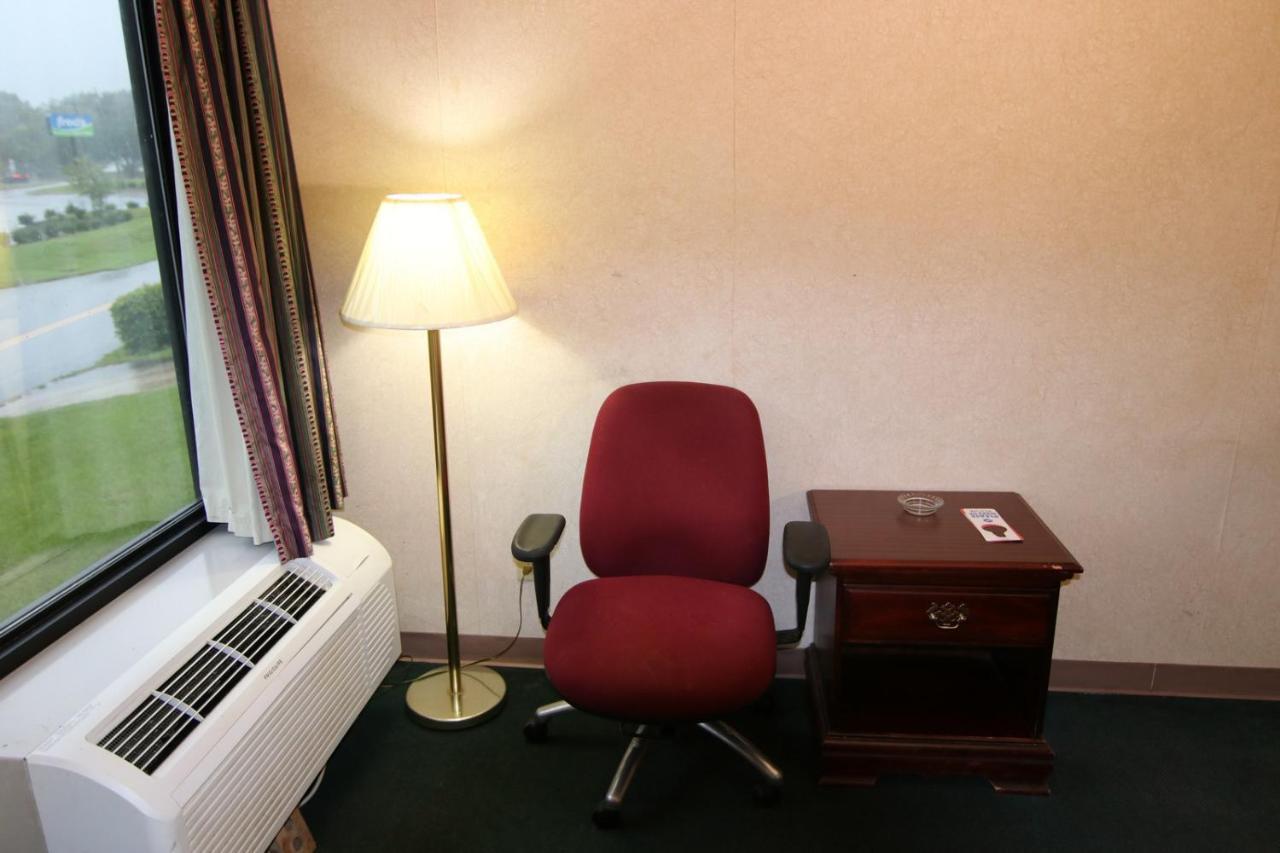 Executive Inn Kershaw Экстерьер фото